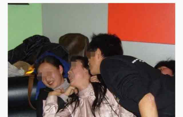 年底同学聚会，拆散一对是一对