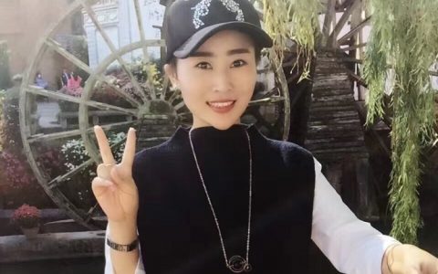 一开始说是盗号 一会又是账号异常 一会又是是一个仿冒的假号说的 现在推出来个微博账号管理员顶锅 