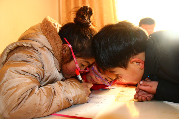 个人里就有1个，中国人近视眼为什么越来越多了？"