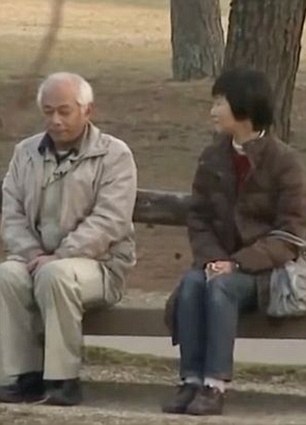 日本男子因吃醋20年不和妻子说一句话。