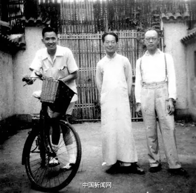 1946年，三连襟在上海（左起：顾传、沈从文、周有光）。图片来源：人民网