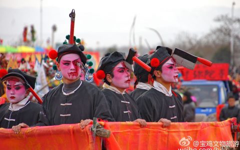 艺术要发展，要多多引入新元素嘛，比如cos个凯撒什么的