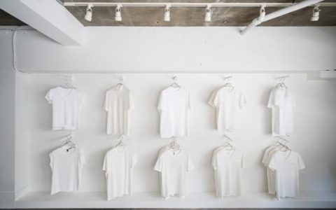 保证「隐藏乳头」的白T恤 日本研发商：激凸的痛苦我们懂