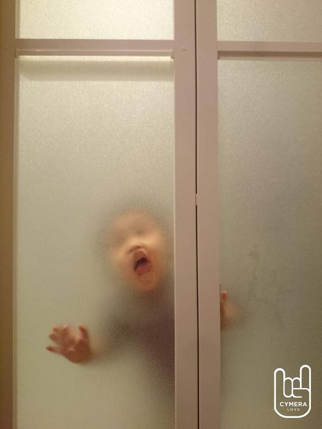 《毛玻璃的可怕》家里有小孩建议不要装毛玻璃...会吓死人啊.....（抖） - 图片4