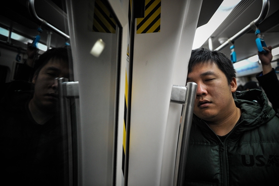 夫妻乘高铁往返北京廊坊通勤 每月成本2600元低于房租