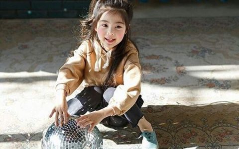 网路人气女娃《Ye Won Yoo》敢相信5岁就这么美吗？