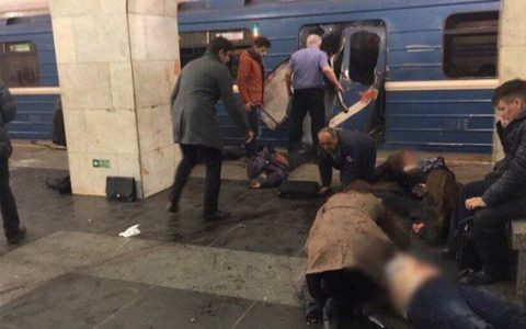 俄国公车冲入地铁，造成5人死亡