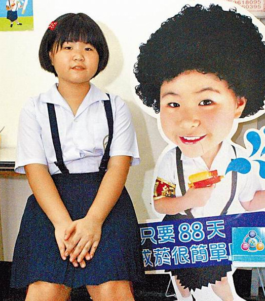 “张君雅小妹妹”近照曝光秀长腿，已18岁在读护士。