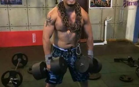上网这么多年第一次看到有人兑现打赌吃屎，牛逼