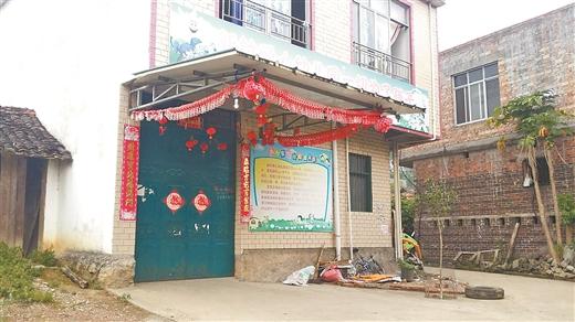 男童被遗忘在校车内死亡 临死前或用头撞车窗