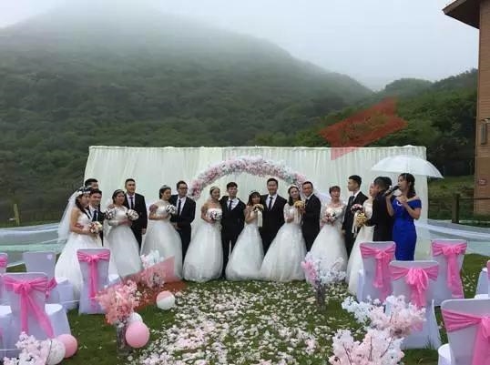 成都一高校全班43人竟有15对情侣！毕业旅行变集体婚礼