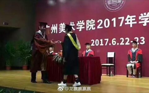 哈哈哈哈哈哈哈哈笑到变形哈哈哈哈哈哈哈隔。 ​​​​