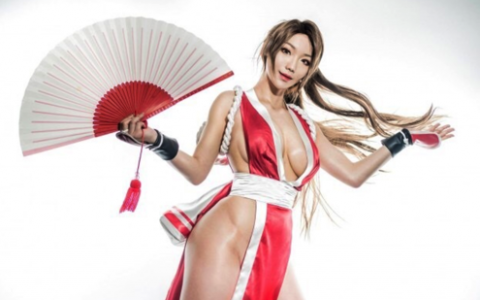 来自韩国的Coser Pion Kim 扮不知火舞！ ​​​​身材健美！而且不是刻意卖肉，男人都喜欢这种身材