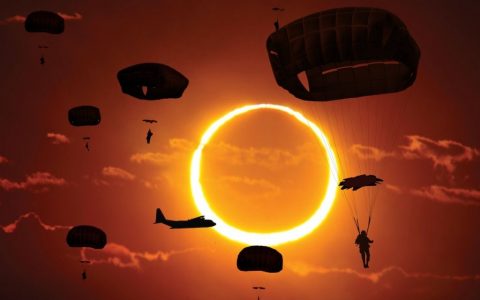 日食伞兵，美国陆军第82空降师发推蹭热点