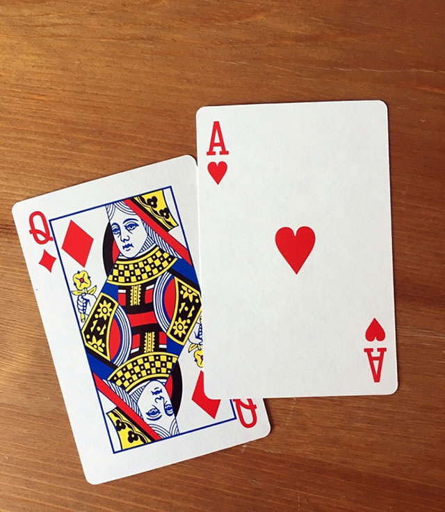 两张牌凑成一个系列，皇后说：No！