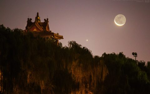 9月18日早晨，紫禁城东南角楼，金星合月