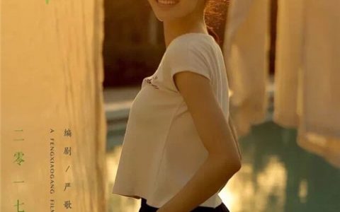 《芳华》女主角钟楚曦海边度假写真