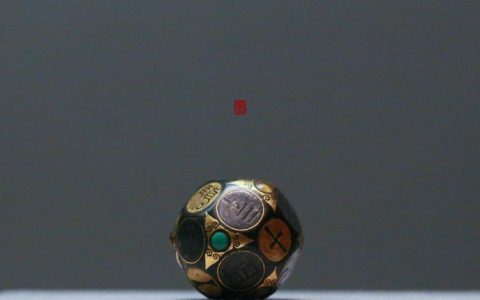 国家博物馆·秦汉文明：鎏金银嵌宝石青铜骰（不赌大点对不起骰子）