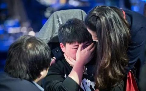 有种青春叫英雄联盟，有种梦想叫单杀Faker