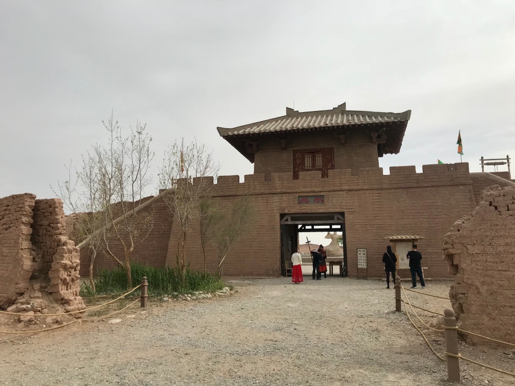 阳关城门的守卫大哥太威猛了