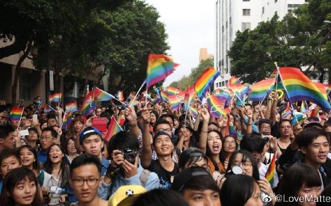 法工委发言人：有意见建议同性婚姻合法化写入民法典