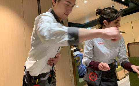 伦敦海底捞，这服务比国内还变态