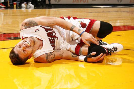 NBA 球员在非中场阶段……尿急了可怎么办？