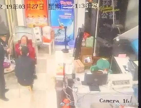 天津70岁的轮椅老太“碰瓷王”终于被刑拘了，这些她全干过