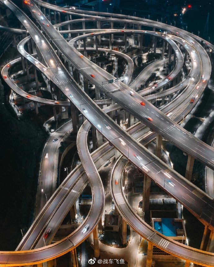 贵州的建筑快要赶上重庆的建筑了。 ​​​​