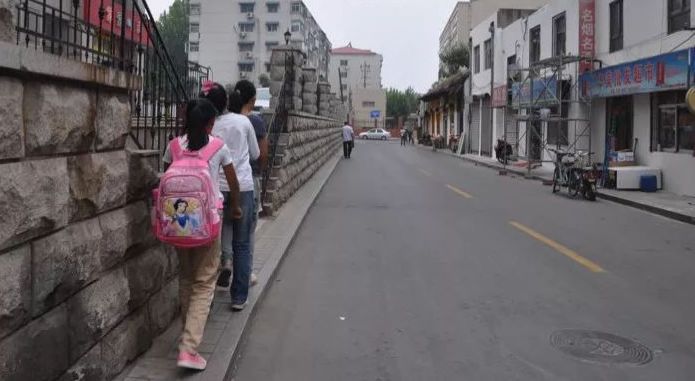 经过三十年的努力，中国终于把城市建设得人嫌鬼厌