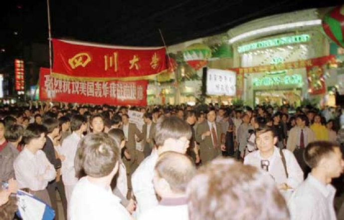 老照片：1999年5月8日，中国驻南斯拉夫大使馆遭北约轰炸之后…… ​​​​