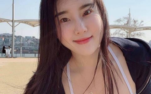 涨姿势INS美图录：微胖的김아영