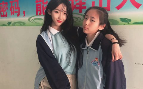 女装大佬和他的女同学，没让你们做选择。
