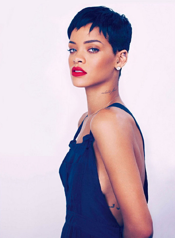 我曹！！！Rihanna太刚了吧！！！