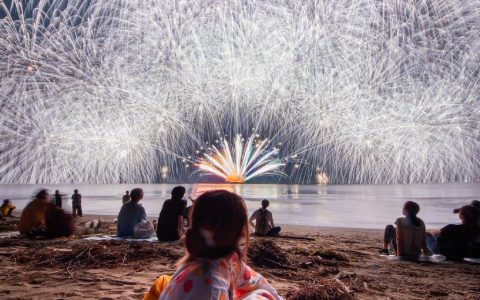 日本三重县的花火大会，满天星河，只想与你同享