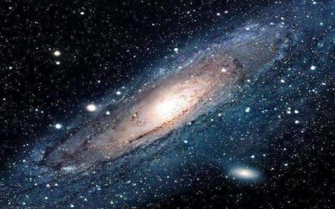 我俩才明白是聊岔了一个宇宙，过程简直充满了2B和欢乐