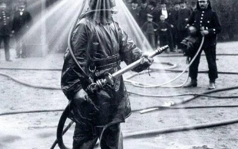 测试消防员防火头盔，德国，1900年 ​​​​