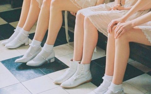 钞，稀有金属，放在钱包里极其不稳定。 ​​​​
