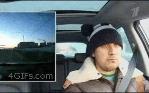 陨石砸来，一个合格的俄国司机应该调整遮光板，防止强光影响自己驾驶