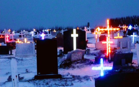冰岛的墓地 谁说死亡不是一件浪漫是事呢