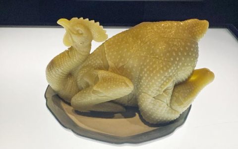 广东省博物馆的玉雕烧鸡