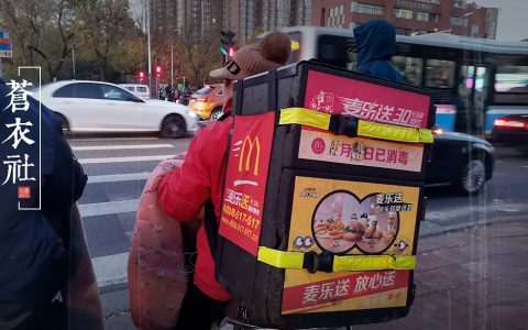 女外卖员潮：和男人拼脚力，赚孩子学费买奶粉