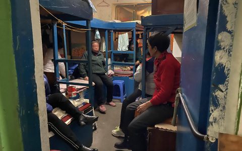 住在5元旅店的女人们