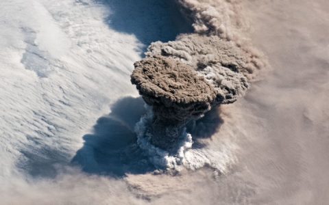 千岛群岛莱科克(Raikoke)火山喷发