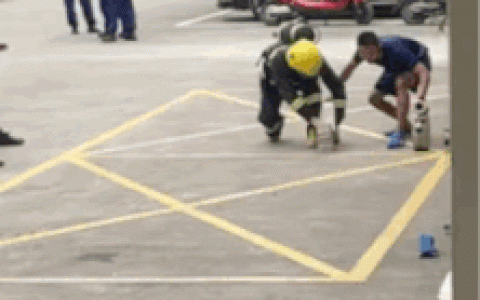 突然看到一张消防员训练的图，不禁感慨万分……