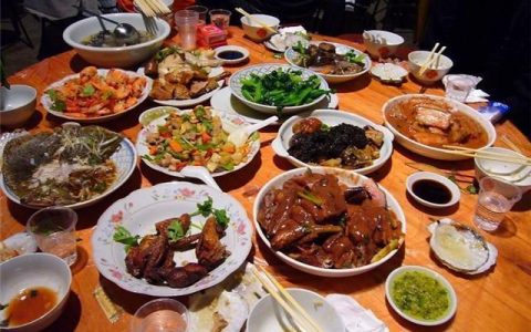 山东乡村婚宴大席，20个菜4个汤，一桌500块，什么水平？