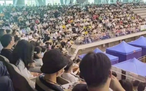 三四月的疫苗你爱理不理，五六月的疫苗你凌晨排队