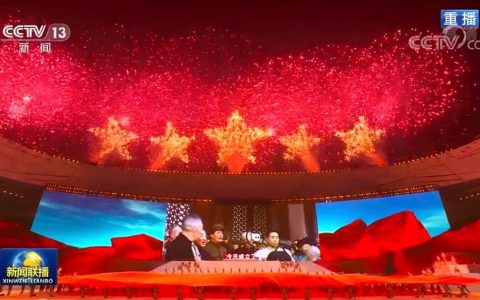 《新闻联播》这个画面… 原来昨晚鸟巢烟花五星图案是为了这一时刻。
