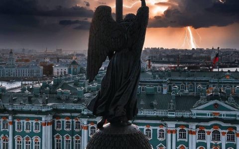 圣彼得堡的一场风暴 ​​​​