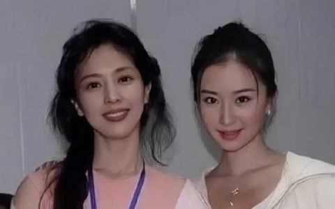 舒畅和刘亦菲......的妈妈合影